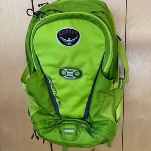 Osprey Momentum 32L Commuter Backpack